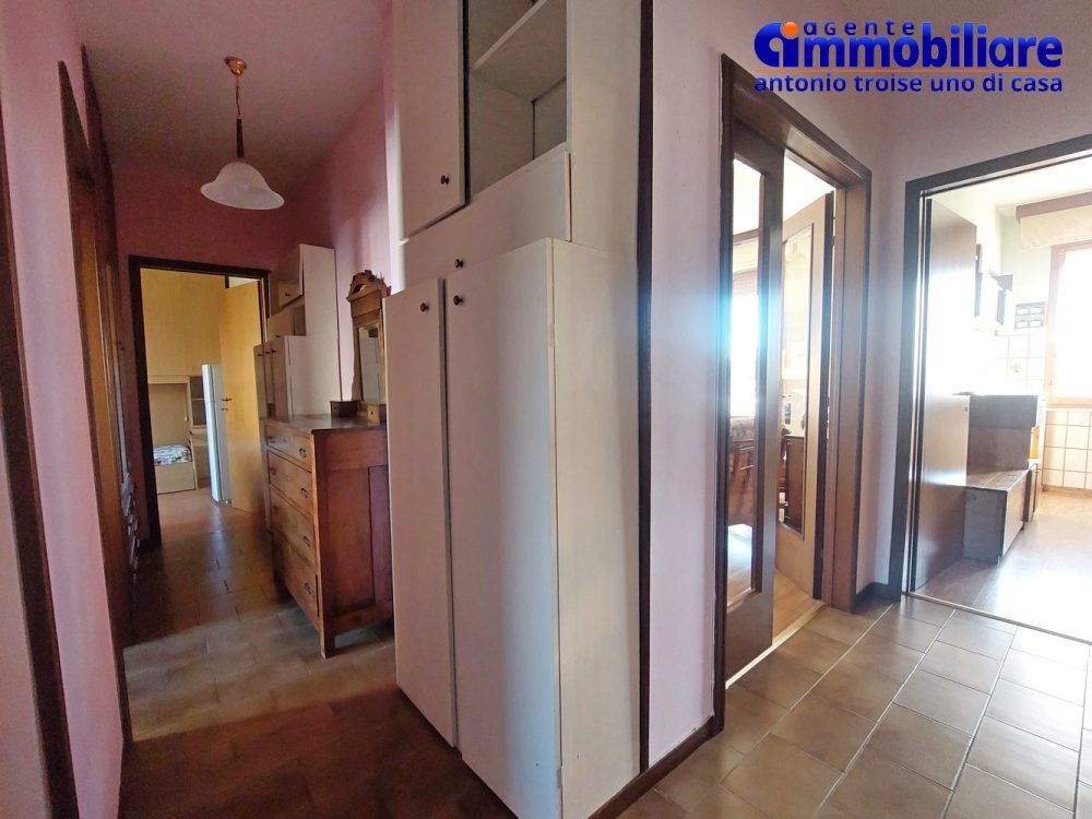 Pistoia-piano-ultimo-zona-residenziale-2-bagni-giardino 8